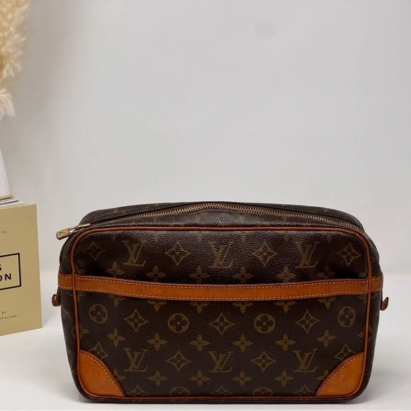 💯Authentic LOUIS VUITTON MONOGRAM VINTAGE COMPIEGNE 28 CLUTCH - Picture 1 of 10